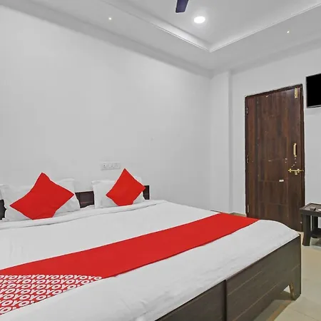Oyo Hotel Rise & Shine Near Amb Mall